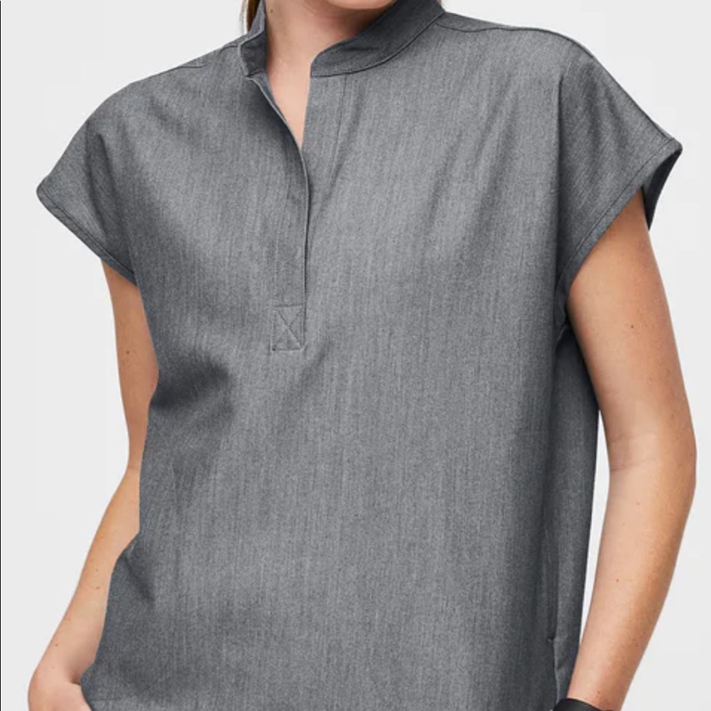 Figs Women’s Graphite Rafael Oversized Scrub Top—XS